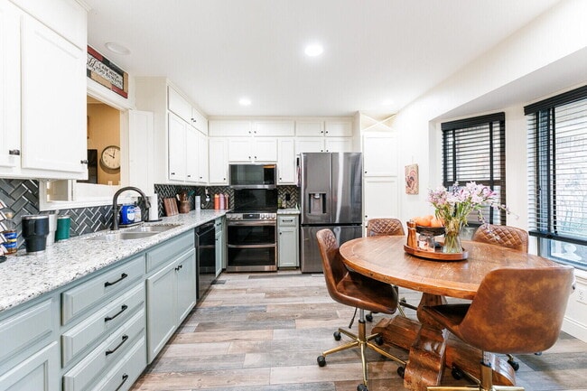 Foto del edificio - 6037 72nd St