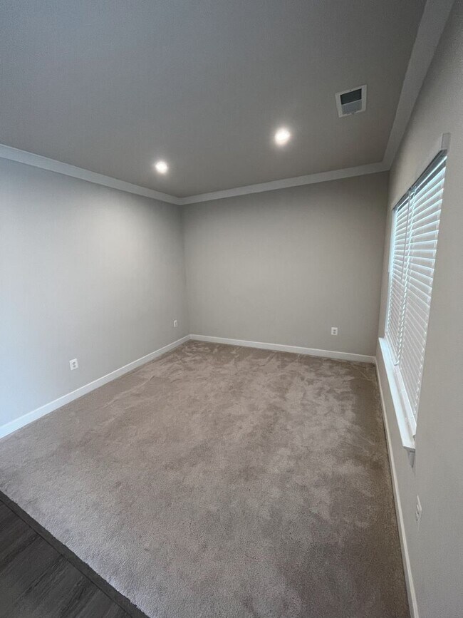 Building Photo - Single Family Home in the Crossings