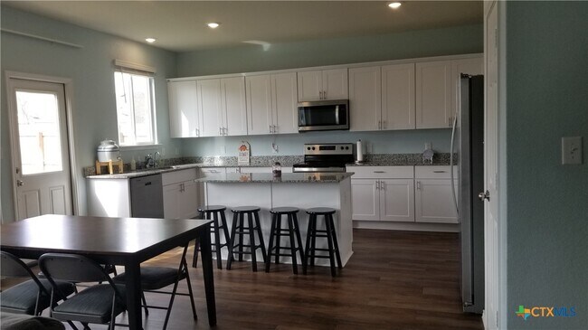 Foto del edificio - 4044 Sun Meadow Ln.