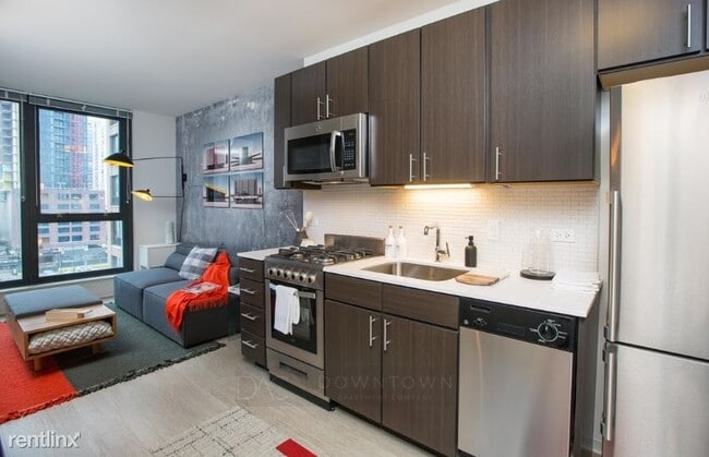 Building Photo - Studio, 1 bath Apartment - 152 W Superior St