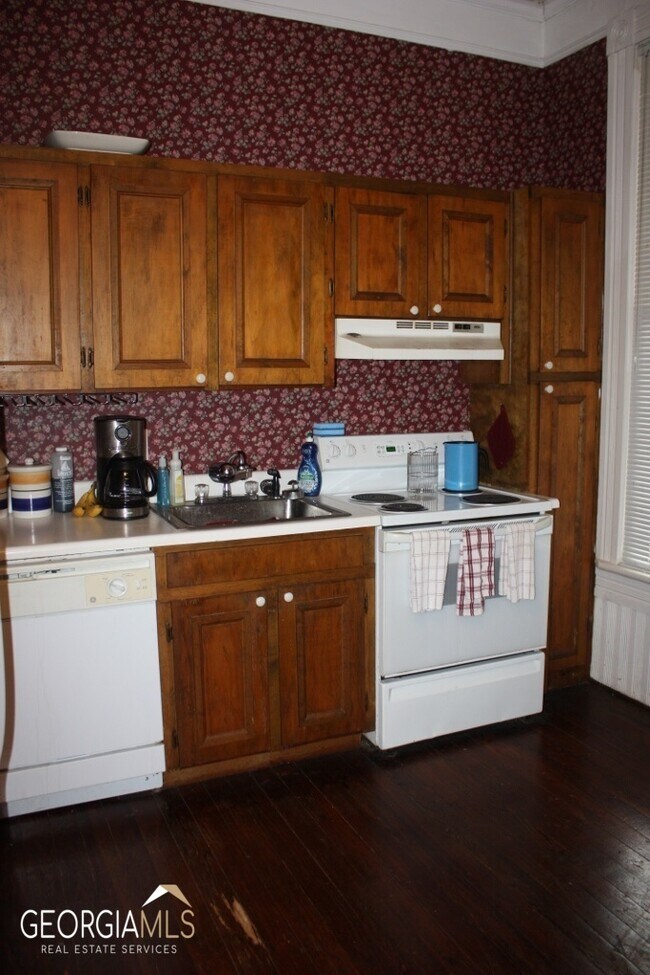 Building Photo - 609 Vernon St