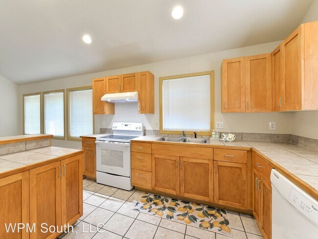 Building Photo - 3 br, 2 bath House - 11108 S.E. 168th St.