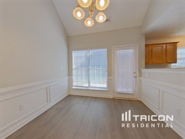 Building Photo - 9765 Moss Pointe Path