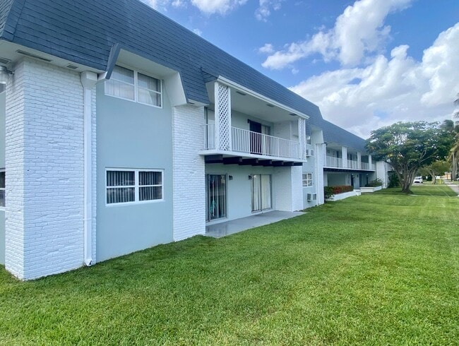Foto del edificio - Brandon Palm Springs Apartment Homes
