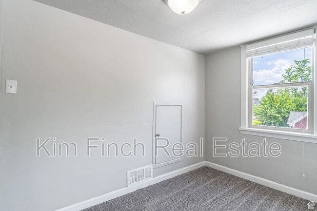 Building Photo - 289 E 4800 S