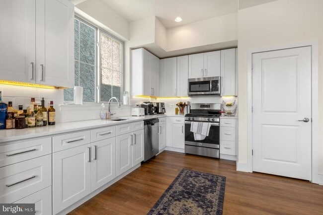 Building Photo - 1356 S Bouvier St