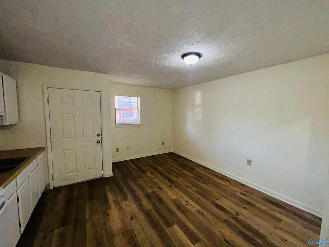 Foto del edificio - Adorable 1 Bedroom 1 Bathroom Apartment