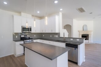 Building Photo - 20802 May Showers Cir