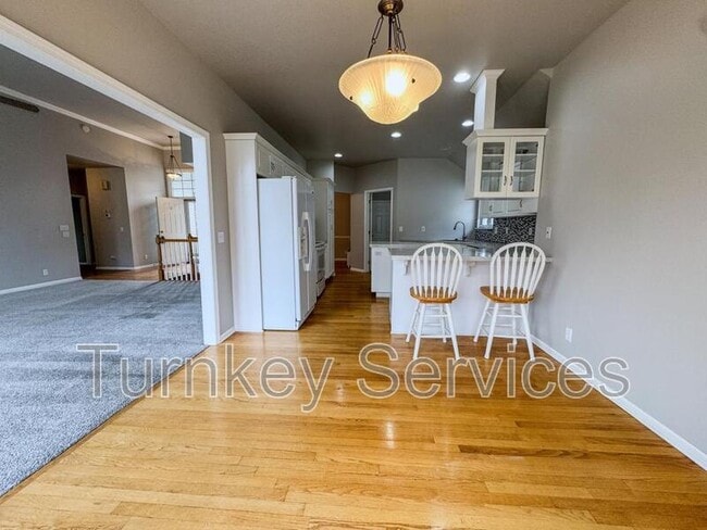 Building Photo - 717 Villa Plaza