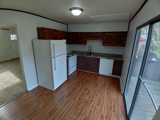 Foto del edificio - 360 Sneed Hill Rd