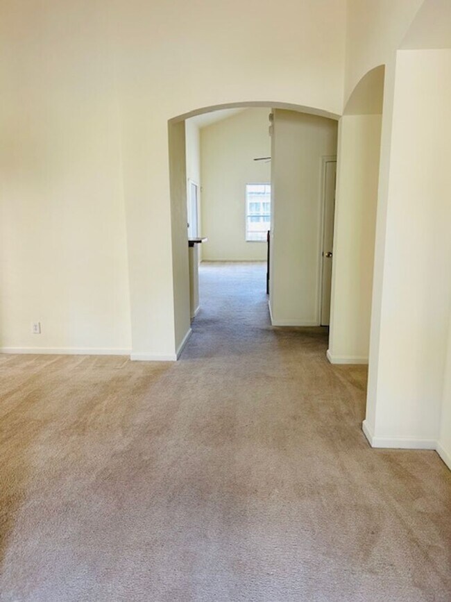 Foto del edificio - VICTORIA PARK 2-Story - 4 bedroom 2.5 bath 2 car garage AVAILABLE NOW - contact Karen Guardino, R...