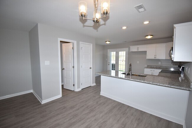 Building Photo - 2 Bedroom Pet Friendly Condo Near Wilma Ru...
