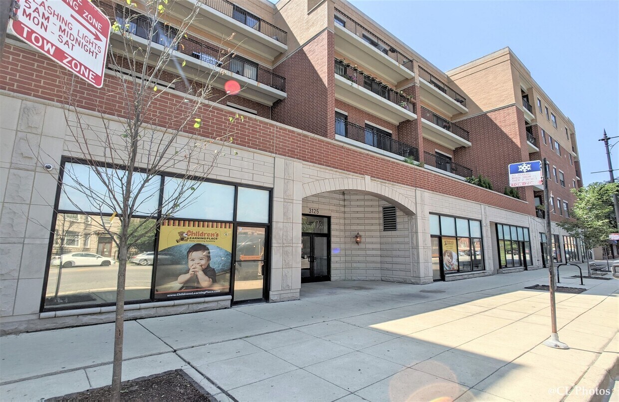 Primary Photo - 3125 W Fullerton Ave