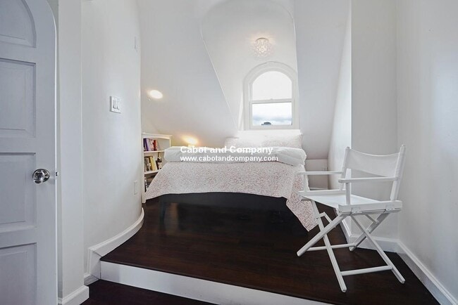 Building Photo - 124 Beacon St