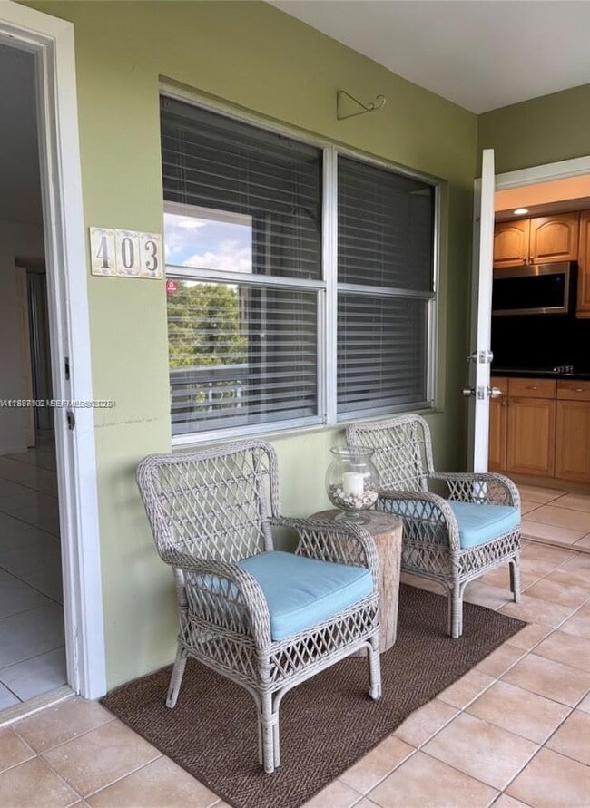 Building Photo - 1425 Arthur St