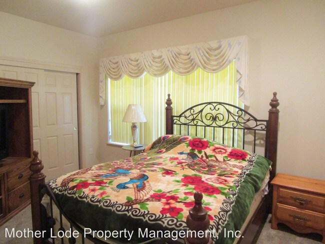 Building Photo - 3 br, 2.5 bath House - 17313 Valley Oak Drive