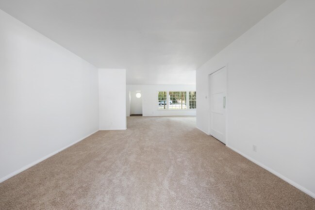Building Photo - 3586 Mountain View Ave