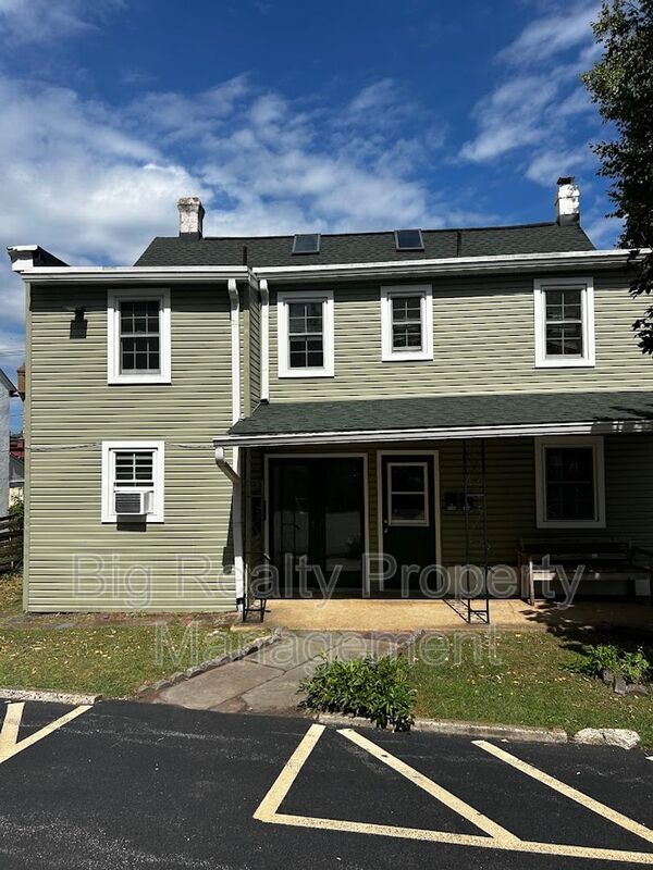 Primary Photo - 106-B S Main St