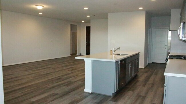 Foto del edificio - 119 Watercourse Wy