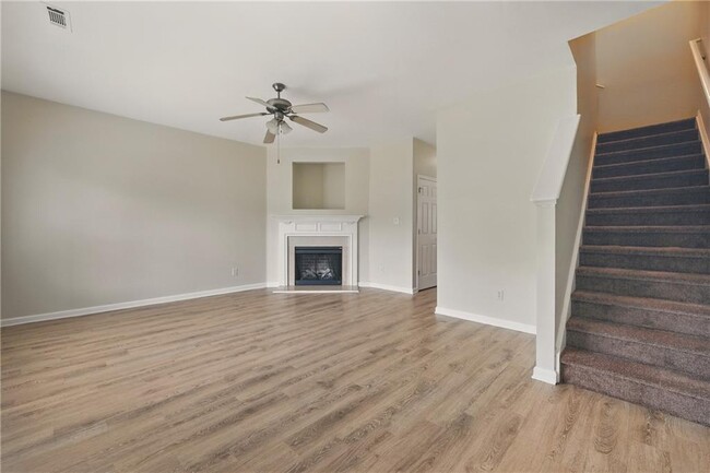 Foto del edificio - 5320 Oakley Commons Blvd