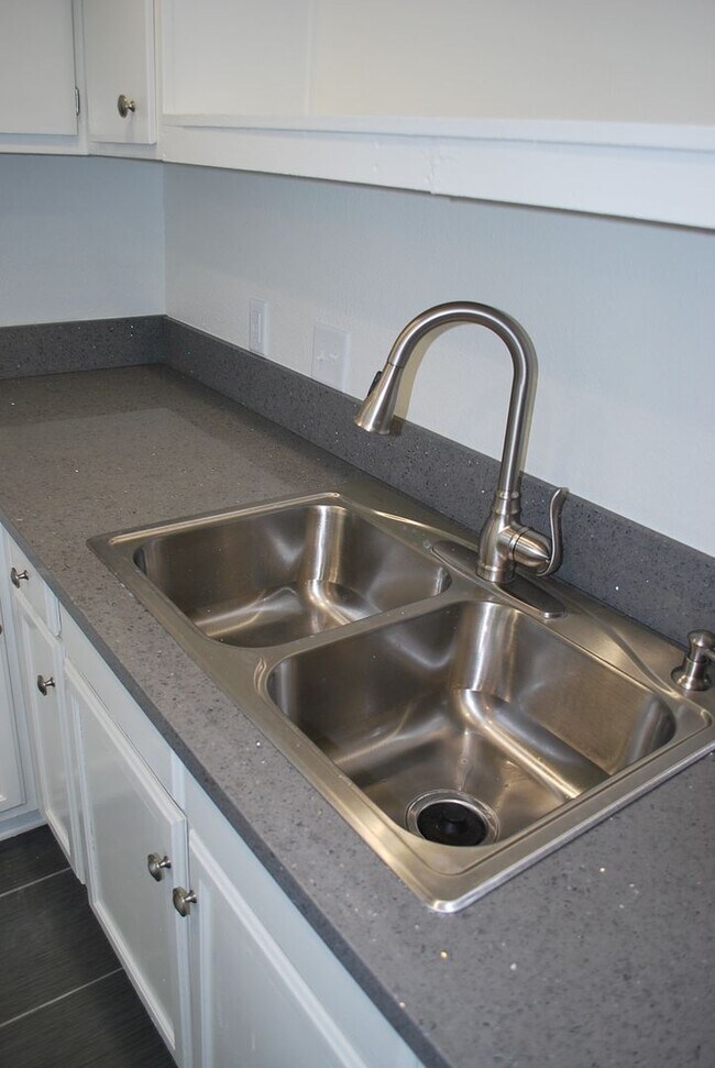 Building Photo - 272-276 El Medio St