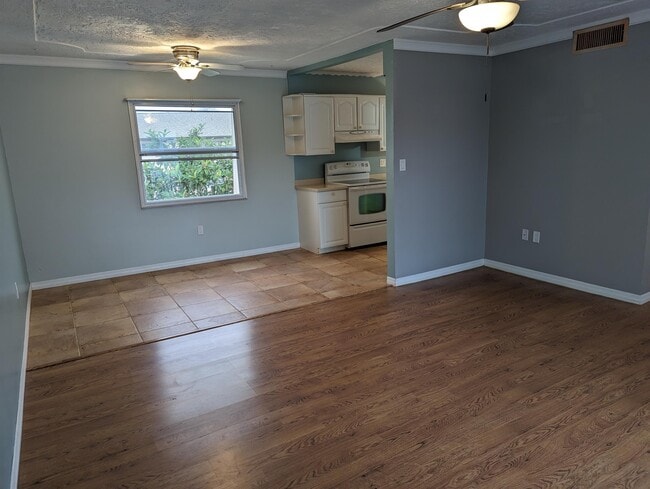 Foto del edificio - 3135 Shady Dell Ln