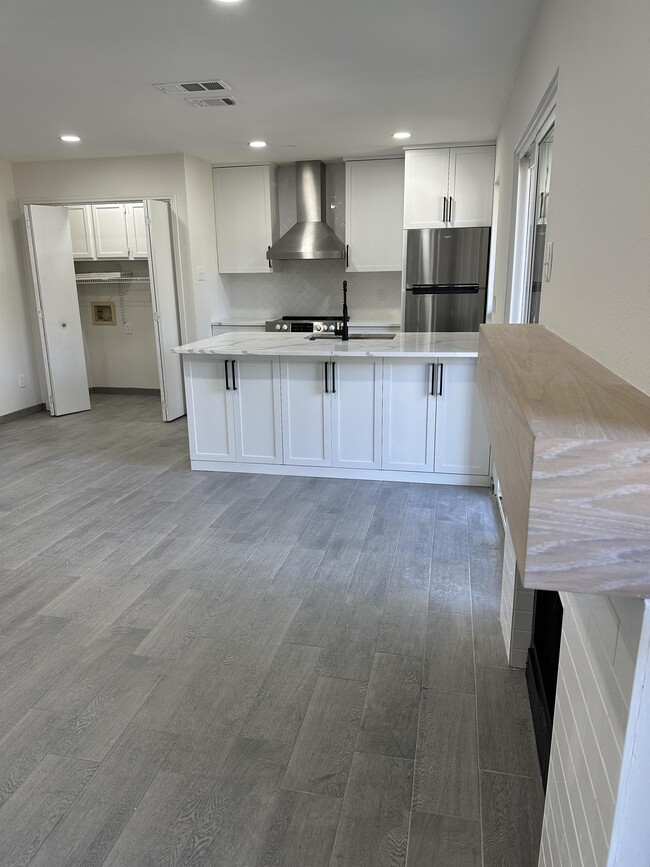 Photo - 5916 Gaston Ave Townhome