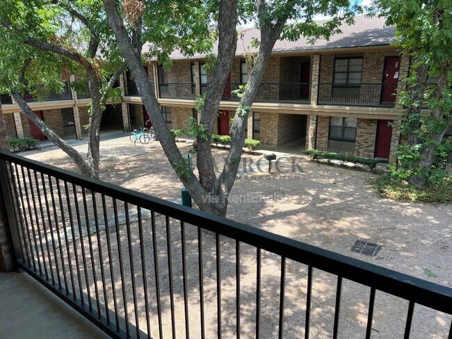 Foto del edificio - 1421 S 12th St