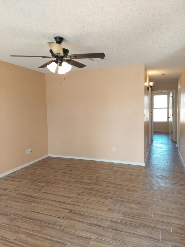 Foto del edificio - 3 bedroom 2 bathroom home!