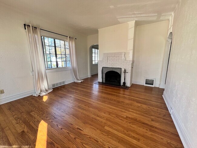 Building Photo - 448 Prairie Ave