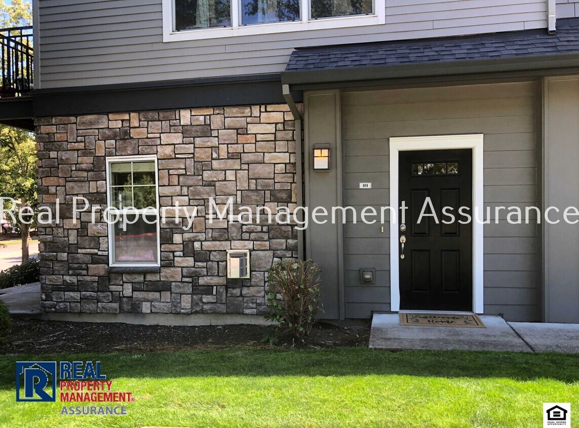 Primary Photo - 10651 NE Red Wing Way