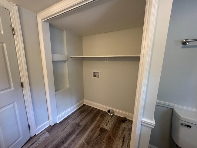 Foto del edificio - 5163 Clifton Dr