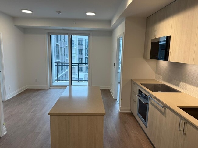 Building Photo - For Lease – Spacious 2 Bedroom + Den Condo in Oakville