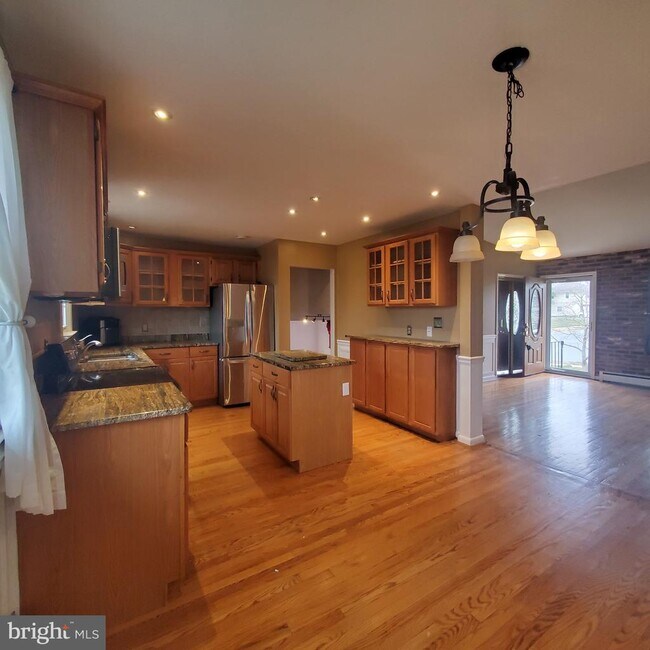 Building Photo - 410 Milmar Rd