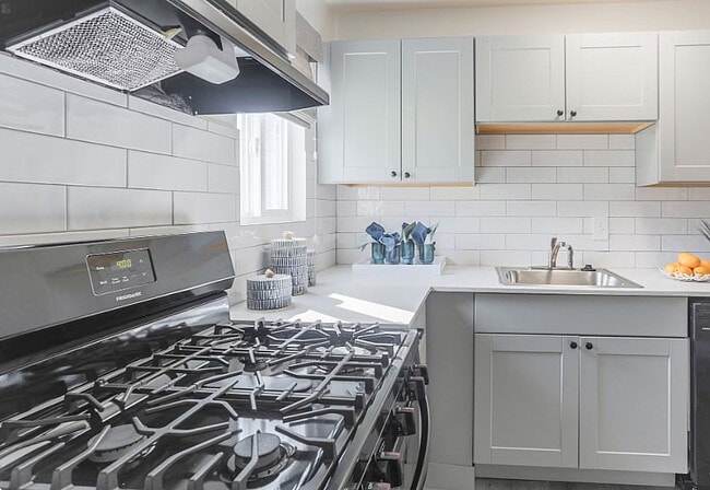 Kitchen - Hampton Apartments