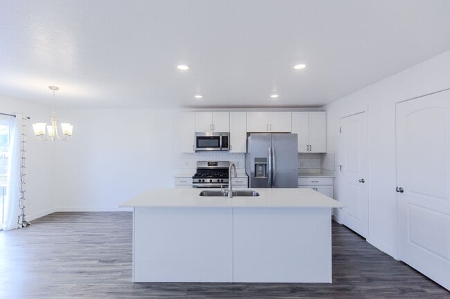 Building Photo - 3569 Grassland Dr