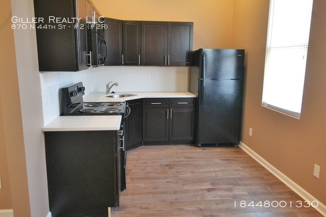 Building Photo - Huge beautifully rehabbed Apartment!