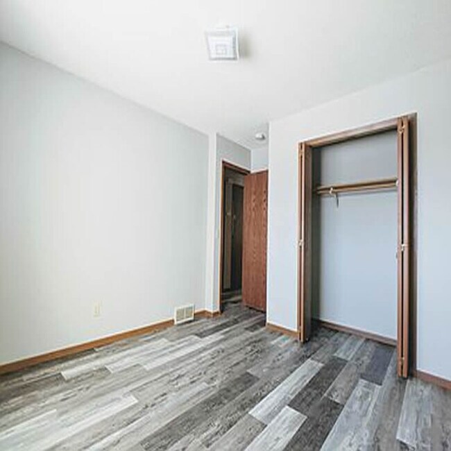 Building Photo - 230 Leighton Dr