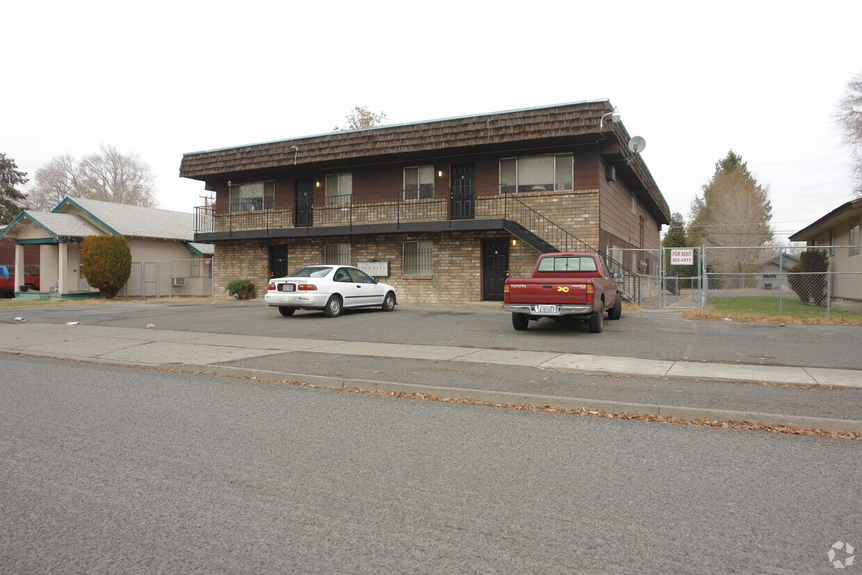 Building Photo - 1507 Cherry Ave