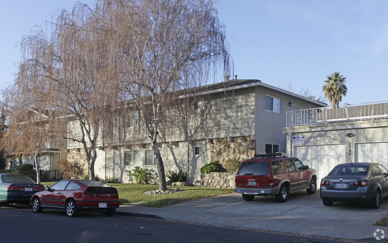 Foto del edificio - Karyl Apartments