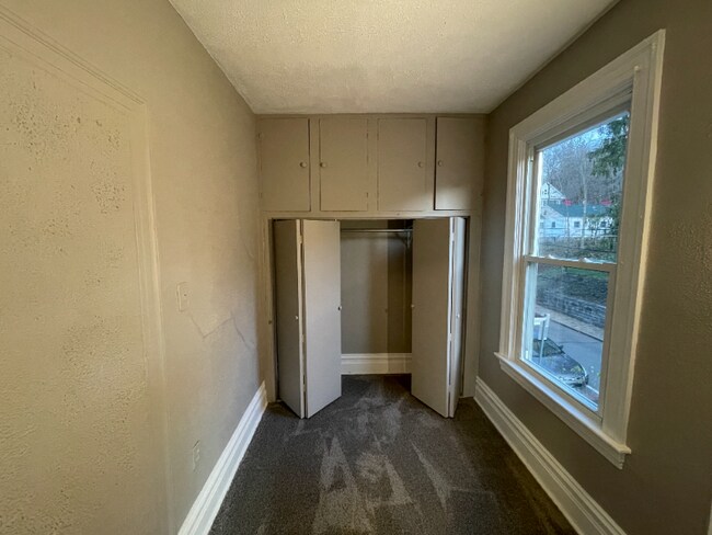 Building Photo - 552 Hill St