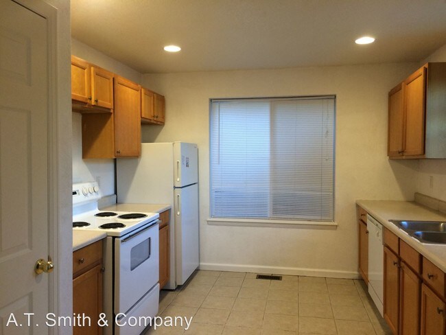 Building Photo - 124-126 Knox Ct