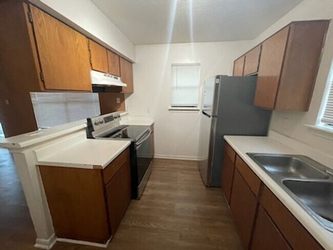 Foto del edificio - 3225 Hirschfield Rd