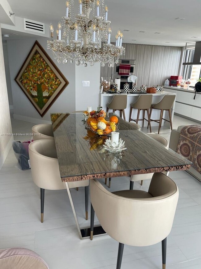 Building Photo - 540 Brickell Key Dr