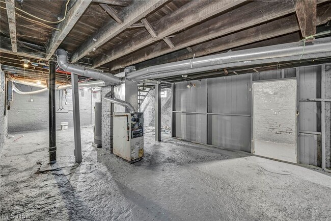 Building Photo - 2049 W 85th St