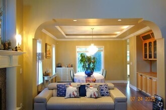 Building Photo - 3156 Silverthrone Dr