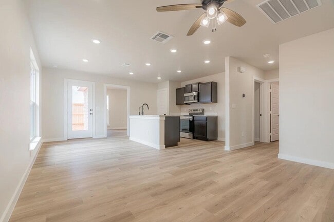 Foto del edificio - PRE-LEASING for JULY MOVE-IN - Charming 3 Bedroom Home