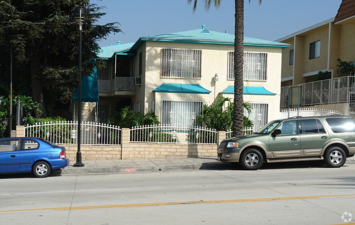Building Photo - 223 E Burbank Blvd