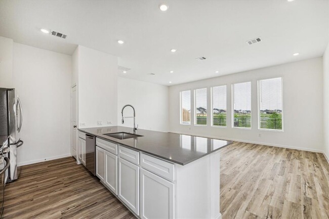 Foto del edificio - 5518 Amber Brook Ln