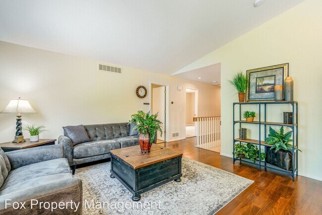 Building Photo - 3 br, 2 bath House - 1568 Bain Drive